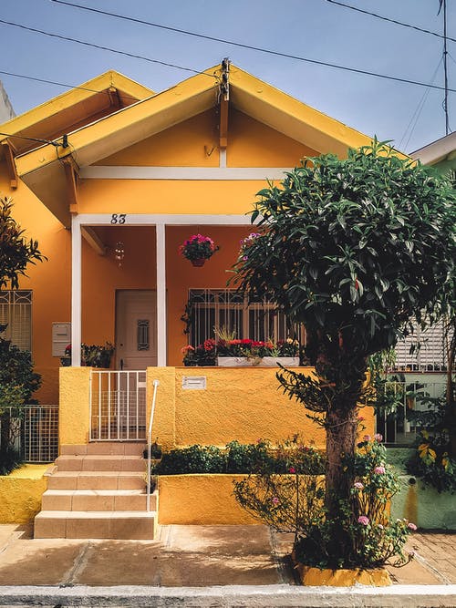 黄色混凝土房屋 · 免费素材图片