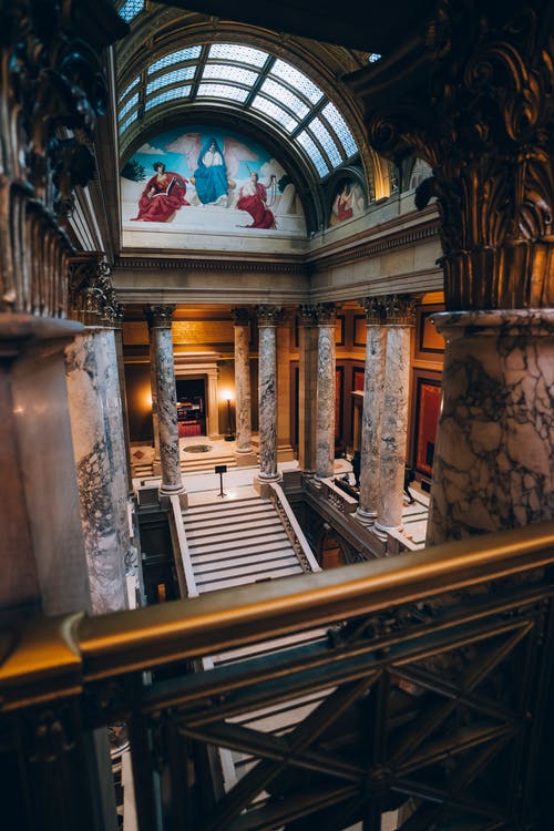 楼梯的浅焦点照片 · 免费素材图片