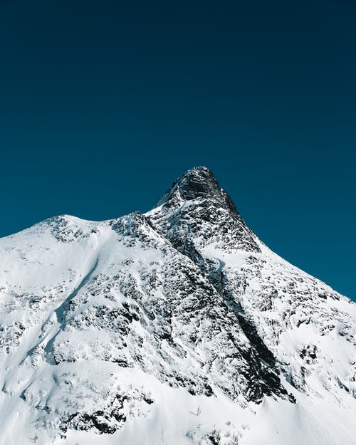 被雪覆盖的山 · 免费素材图片