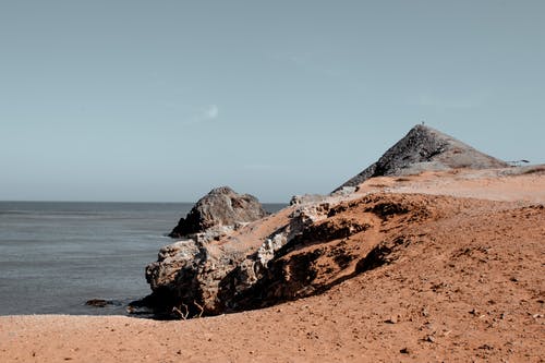 海边的山崖 · 免费素材图片