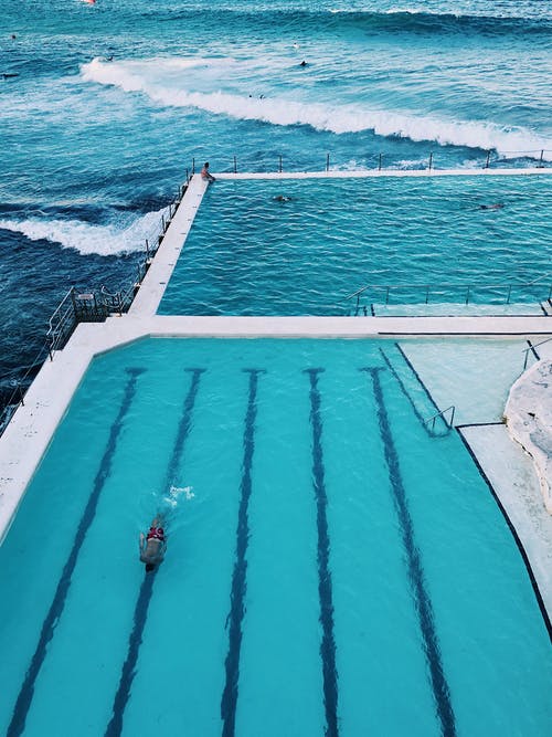 游泳池和水体的航拍 · 免费素材图片