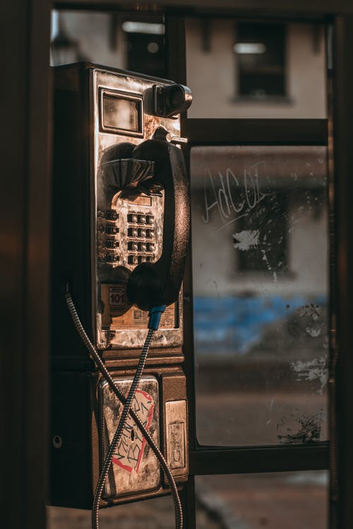 黑色和灰色电话亭 · 免费素材图片