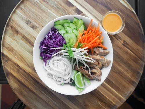 碗切好的蔬菜 · 免费素材图片