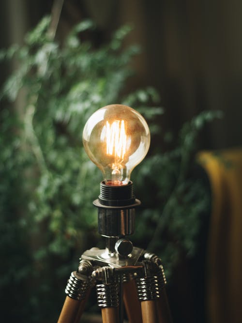 灯泡的选择性聚焦摄影 · 免费素材图片