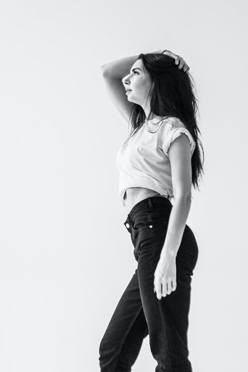 女人的灰度照片 · 免费素材图片