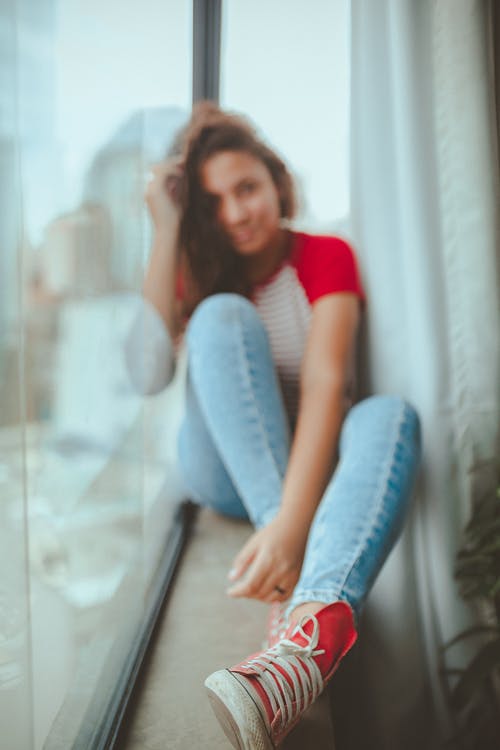 穿红鞋的女孩的照片 · 免费素材图片