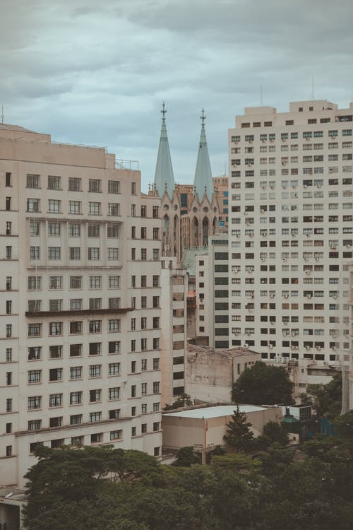 白色建筑的建筑摄影 · 免费素材图片