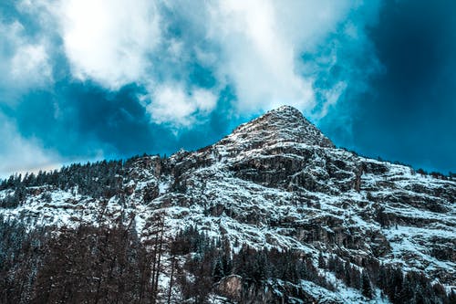 低角度摄影的山间积雪 · 免费素材图片