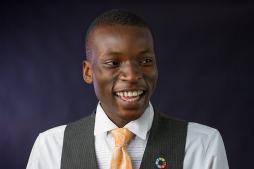 微笑的人的特写照片 · 免费素材图片