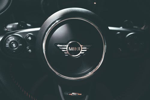 黑色mini Cooper方向盘 · 免费素材图片