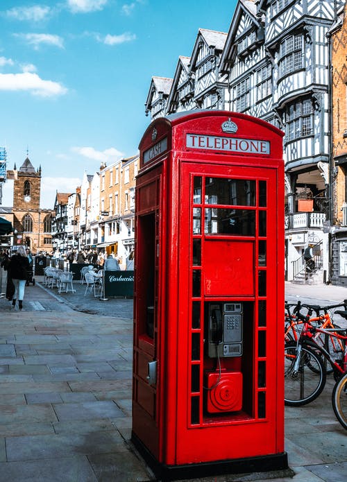 红色电话亭的选择性聚焦摄影 · 免费素材图片
