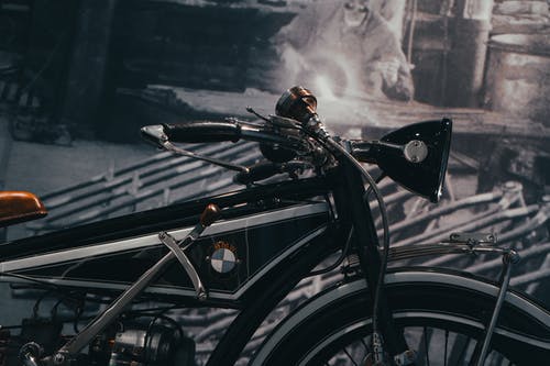黑色宝马摩托车的选择性聚焦摄影 · 免费素材图片