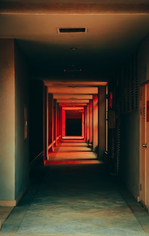 黑暗走廊的照片 · 免费素材图片