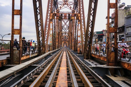 铁路桥上 · 免费素材图片