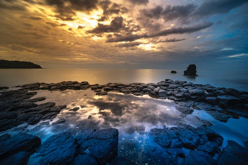 海边岩石的风景摄影 · 免费素材图片