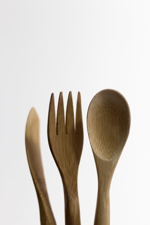 棕色木汤匙和叉子 · 免费素材图片