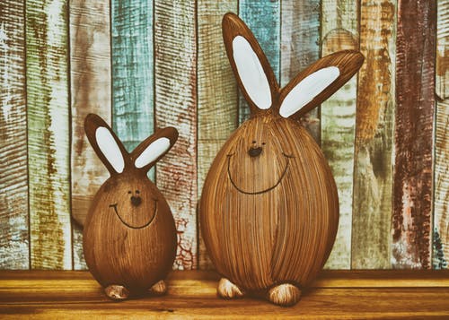 两个棕色兔子表装饰 · 免费素材图片