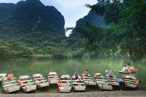 一排排的湖面上的风景 · 免费素材图片