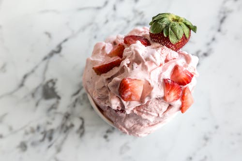 草莓冰淇淋 · 免费素材图片