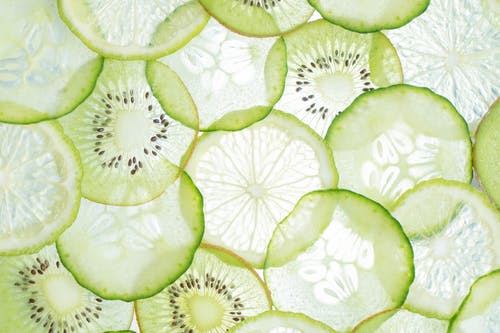 切成薄片的绿色水果 · 免费素材图片