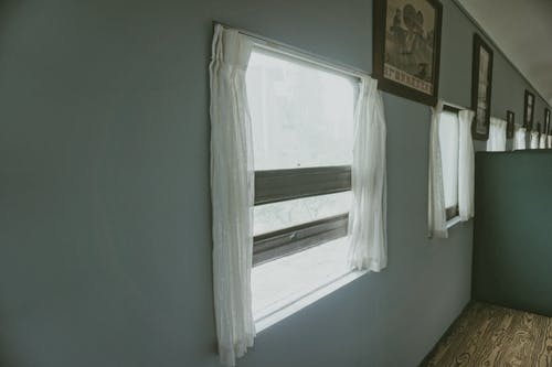 白色窗帘 · 免费素材图片