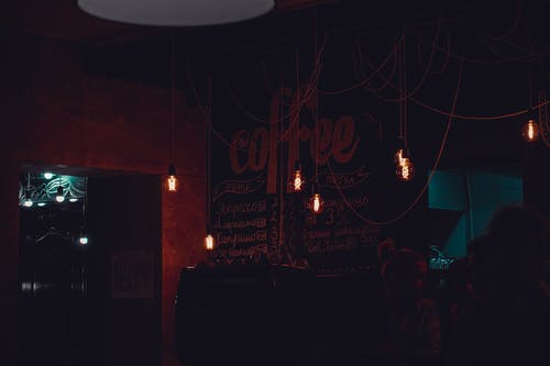 咖啡厅灯亮 · 免费素材图片