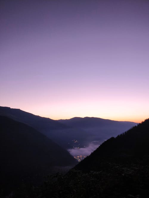 黎明时分山的照片 · 免费素材图片