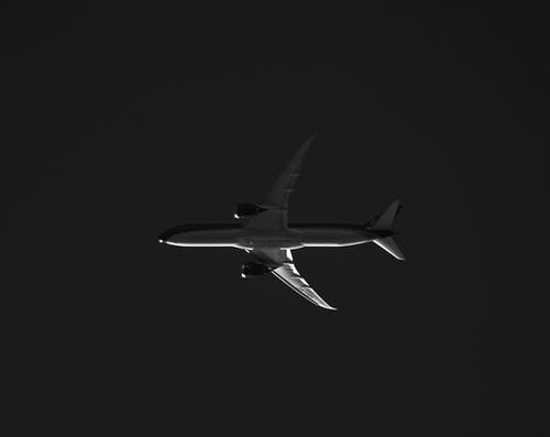 飞机的轮廓 · 免费素材图片