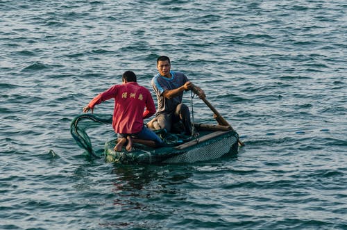 两人骑船摄影 · 免费素材图片