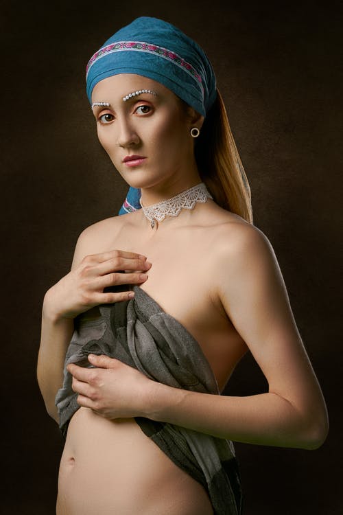 灰色上衣的女人 · 免费素材图片