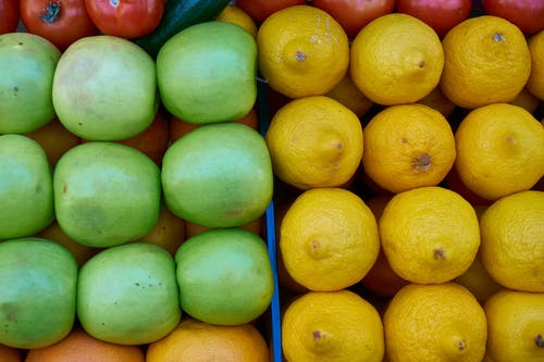 苹果和柠檬的顶视图照片 · 免费素材图片