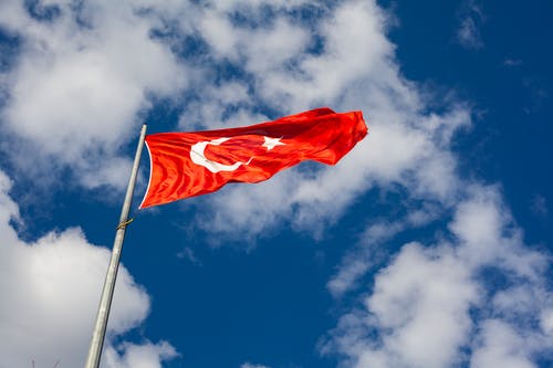 土耳其国旗的低角度照片 · 免费素材图片