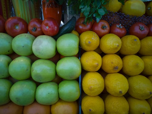 柠檬和青苹果的顶视图照片 · 免费素材图片