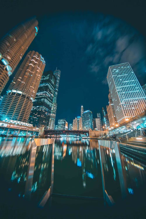 高层建筑的低角度照片 · 免费素材图片