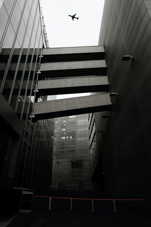灰色建筑的建筑照片 · 免费素材图片