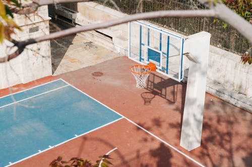 白色和橙色篮球架 · 免费素材图片