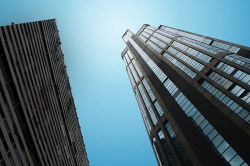 布朗气喘吁吁的大厦 · 免费素材图片