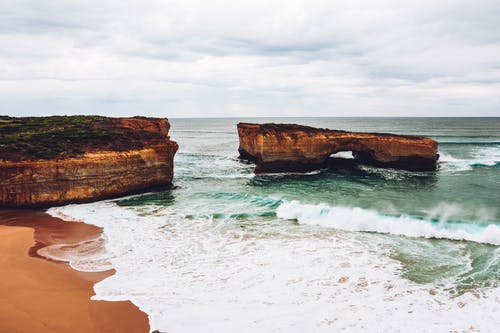 棕色沿海堆栈 · 免费素材图片