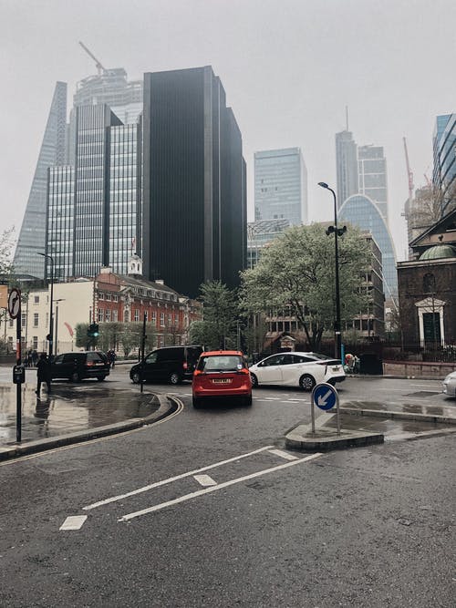 除白车外的红车 · 免费素材图片