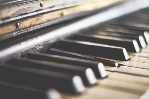 黑白钢琴键 · 免费素材图片