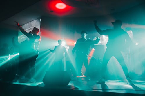 男子在坦格舞 · 免费素材图片