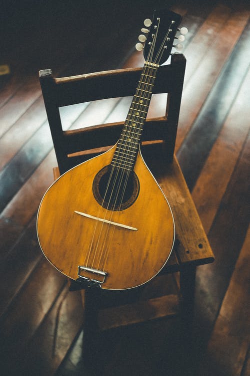 棕色木制chiar棕色曼陀林弦乐器 · 免费素材图片