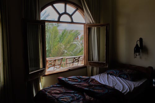 棕色木制窗框 · 免费素材图片