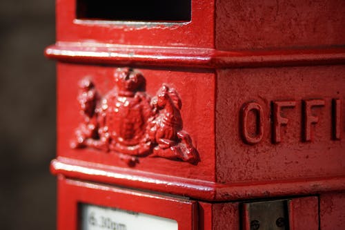 红色和白色金属邮箱 · 免费素材图片