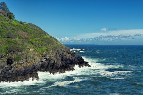 海水浪打山 · 免费素材图片