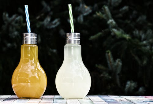 透明玻璃果汁容器 · 免费素材图片