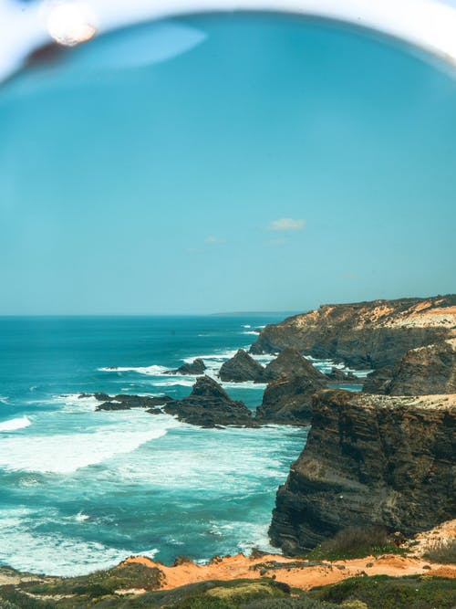 蓝天下的水体 · 免费素材图片