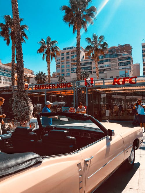 粉色敞篷跑车 · 免费素材图片