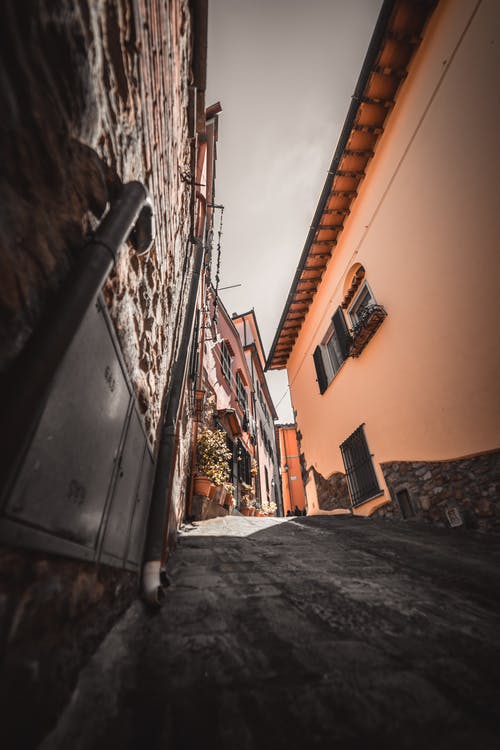 布朗混凝土房子 · 免费素材图片