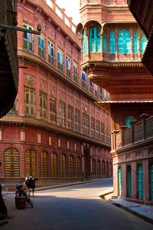 棕色混凝土建筑照片 · 免费素材图片